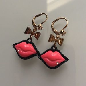 Betsey Johnson lips earrings